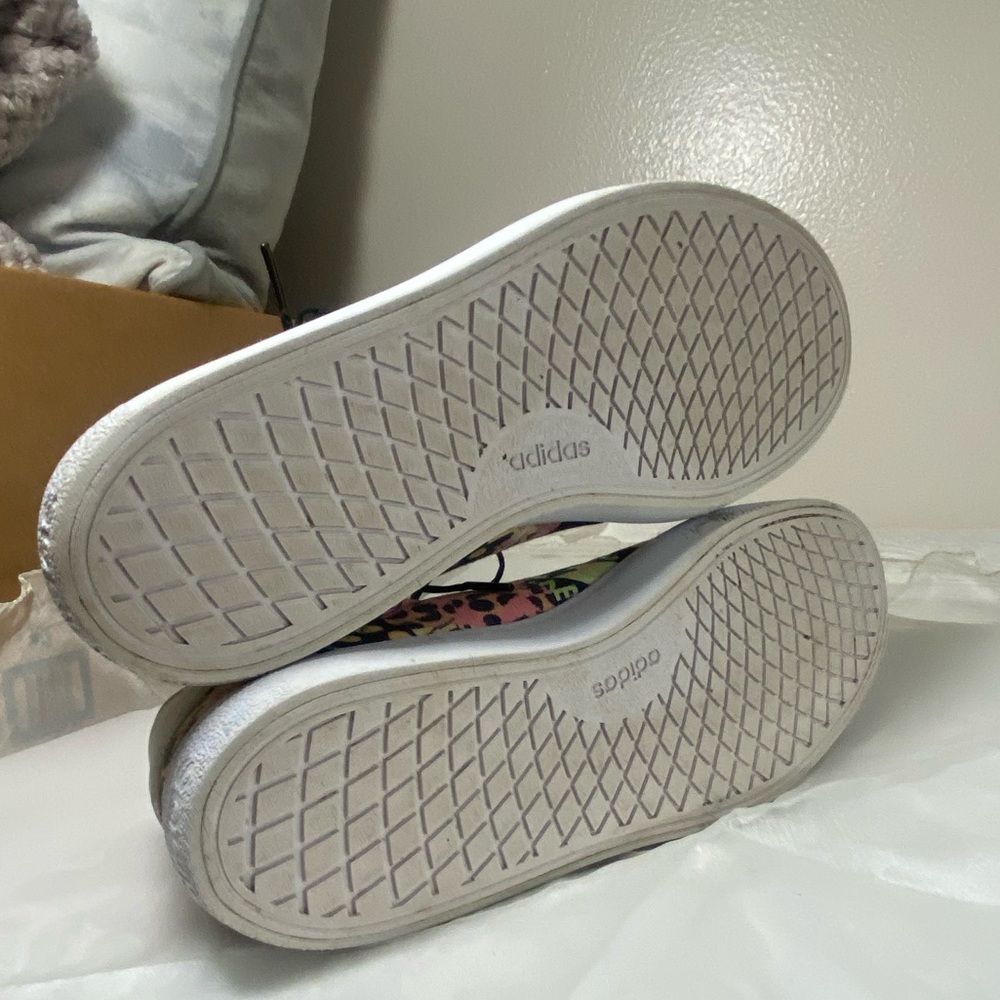 ⬇️🔴 ADIDAS multi colored graphic art sneakers 🎨 - Picture 6 of 6